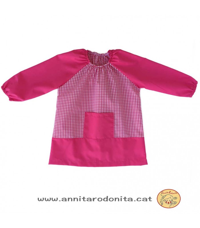 Bata fúcsia amb goma. Personalitzada amb el nom