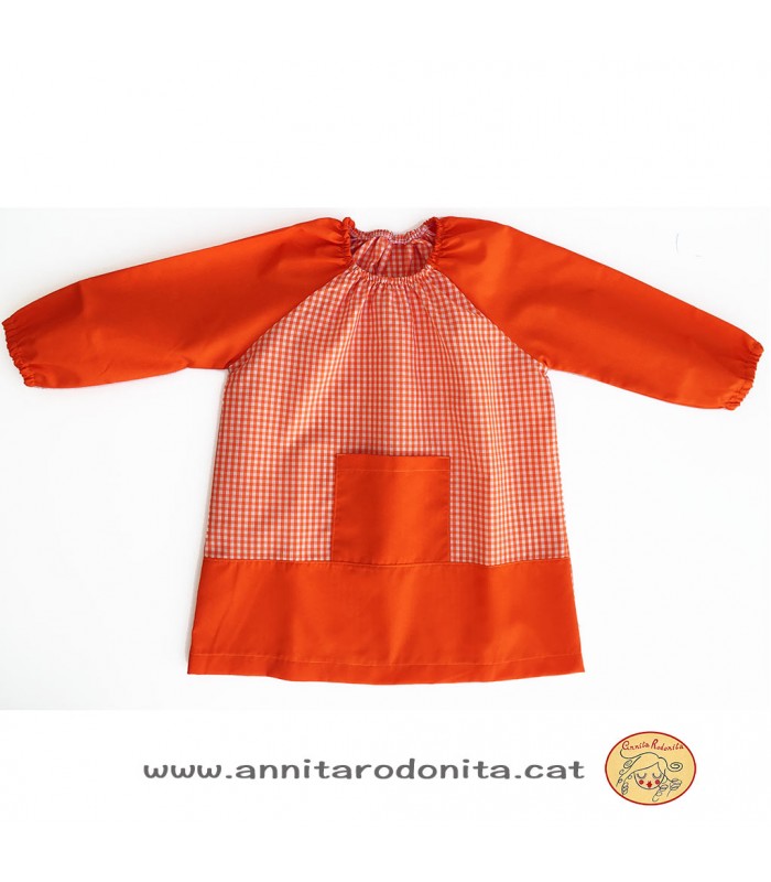 Bata taronja amb goma. Personalitzada amb el nom