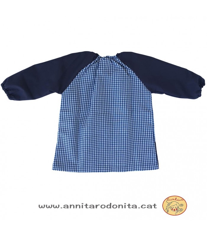 Bata blava amb goma. Personalitzada amb el nom