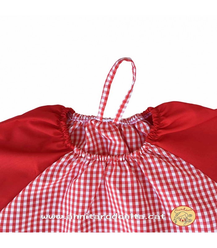 Bata vermella amb goma. Personalitzada amb el nom