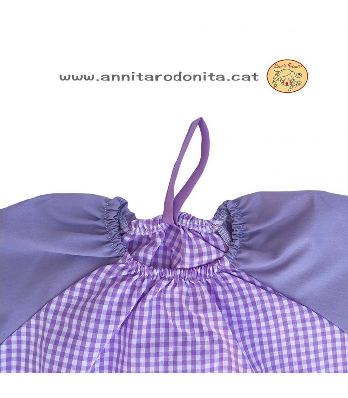 Bata lila amb goma. Personalitzada amb el nom