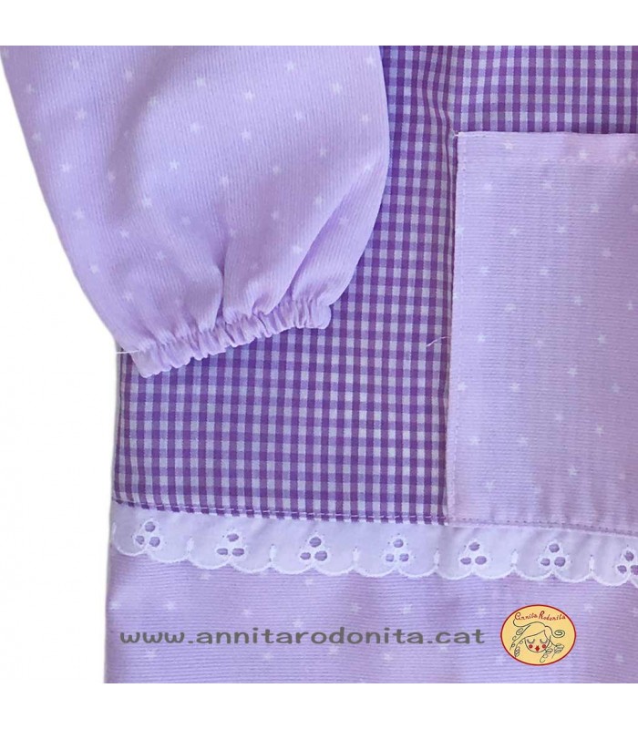 Bata lila estrelletes amb goma. Personalitzada amb el nom
