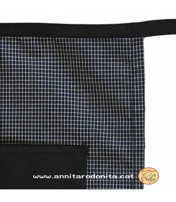 Davantal i mocador castanyer. Estampat negre