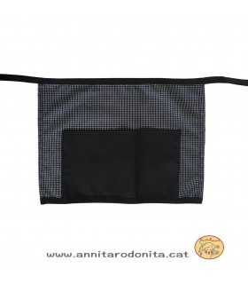Davantal de castanyer amb butxaca. Estampat negre