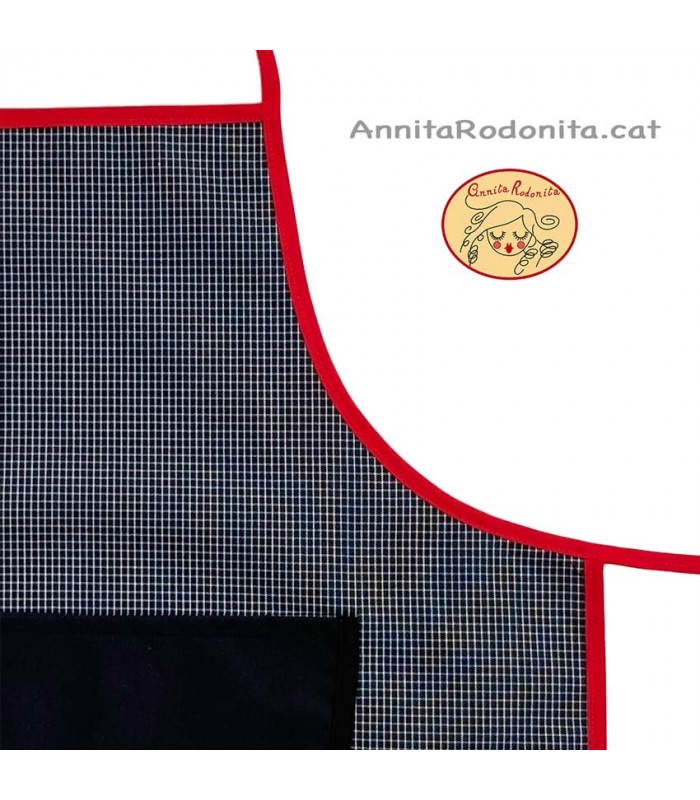 Davantal amb peto i butxaca. Estampat negre
