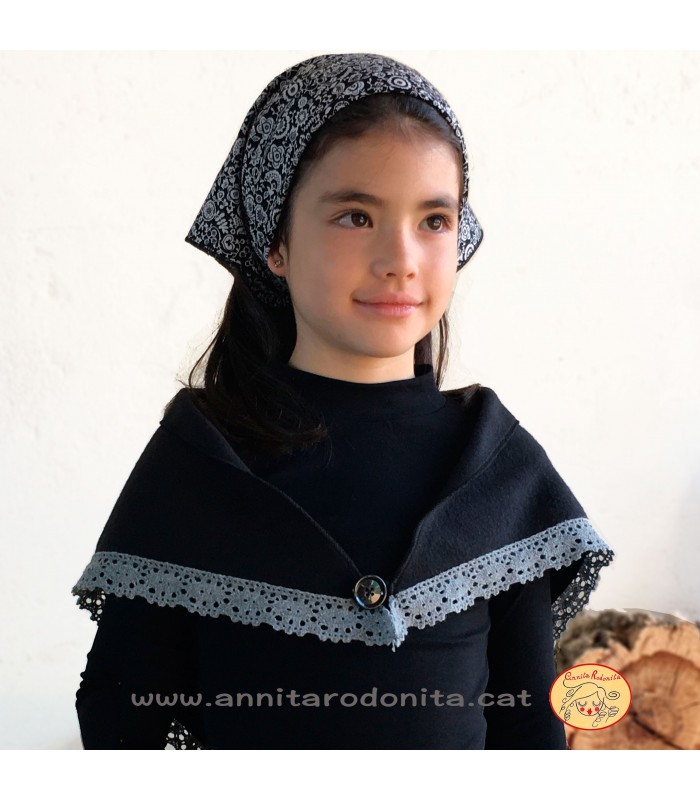 Manteleta negre amb punteta